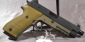Sig Sauer P220 GERMAN Mfg .45 LIKE NEW